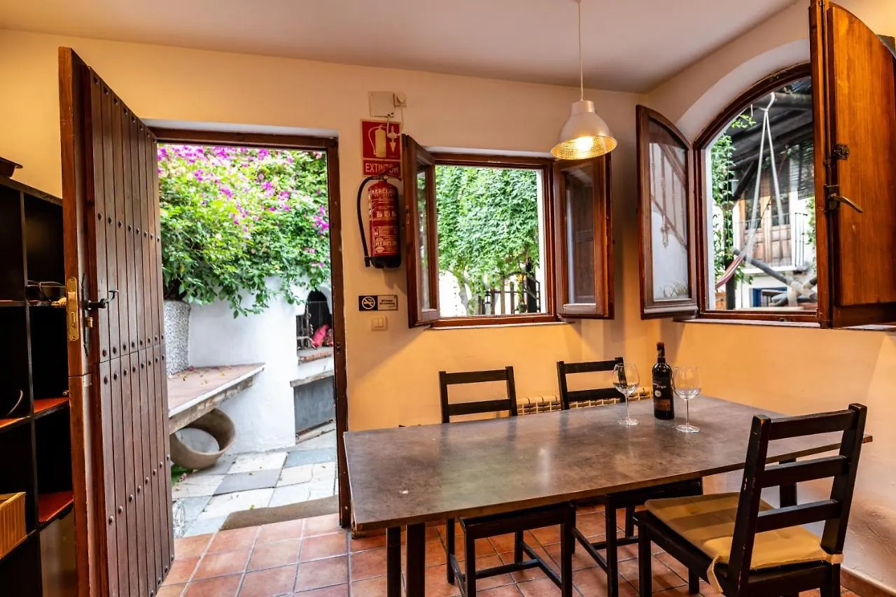 Amaka House Hostel Granada Spain